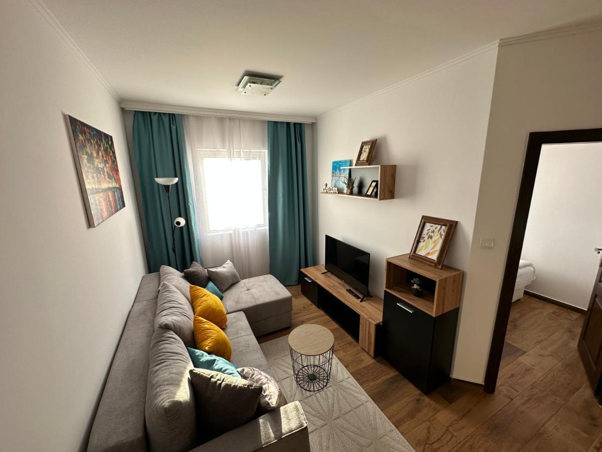 Sky Lux Apartmani Surčin 外观 照片