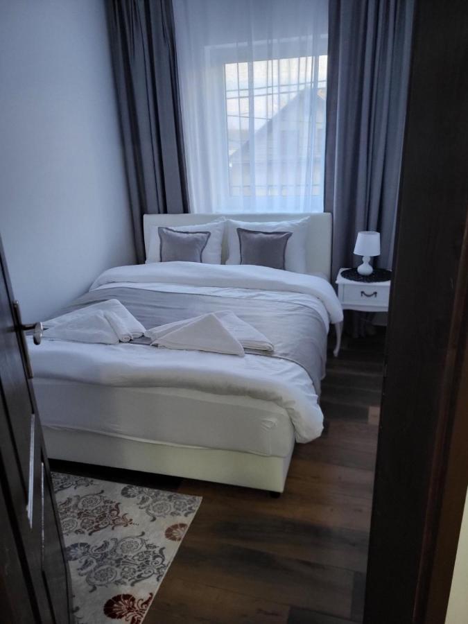 Sky Lux Apartmani Surčin 外观 照片