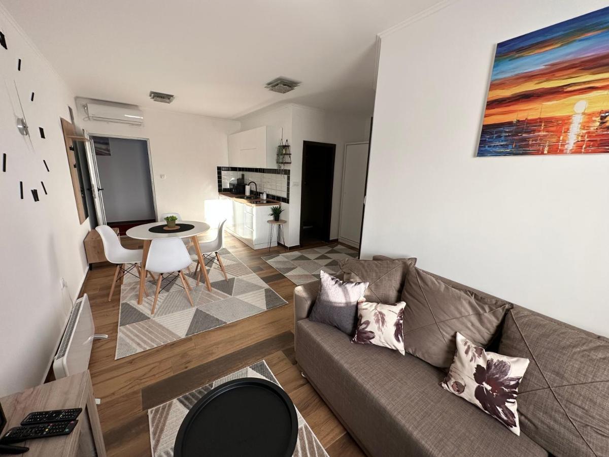Sky Lux Apartmani Surčin 外观 照片